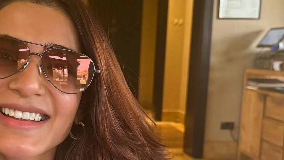 <p>సమంత రూత్ ప్రభు నవ్వులు చిందిస్తున్న ఈ ఫొటో స్పెషల్ అట్రాక్షన్ గా మారింది. ఇటీవల సమంత ప్రొడ్యూసర్ గా మారిన సంగతి తెలిసిందే. </p>(instagram-samantharuthprabhuoffl)