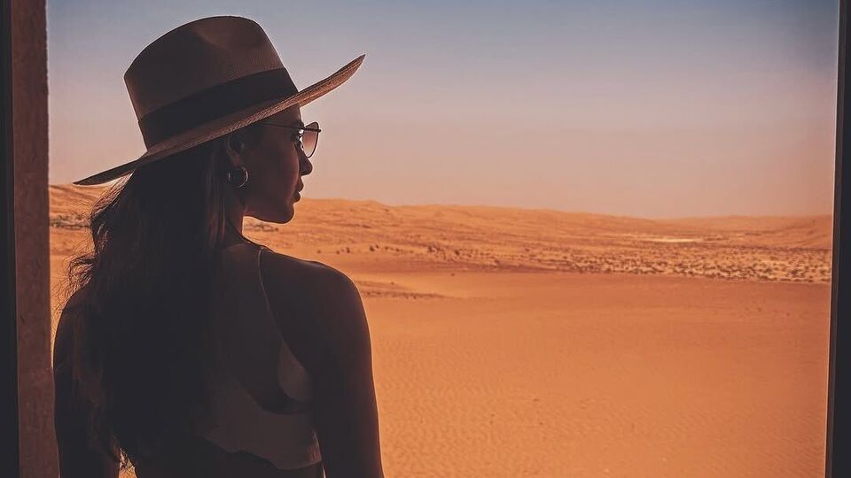 <p>యూఏఈ టూర్ ను సమంత బాగా ఎంజాయ్ చేస్తోంది. దుబాయ్ లో జువెలరీ బ్రాండ్ ఈవెంట్ లో పాల్గొన్న సమంత.. తాజాగా ఇలా అబుదాబి ఎడారిని చూస్తూ కనిపించింది. </p>(instagram-samantharuthprabhuoffl)