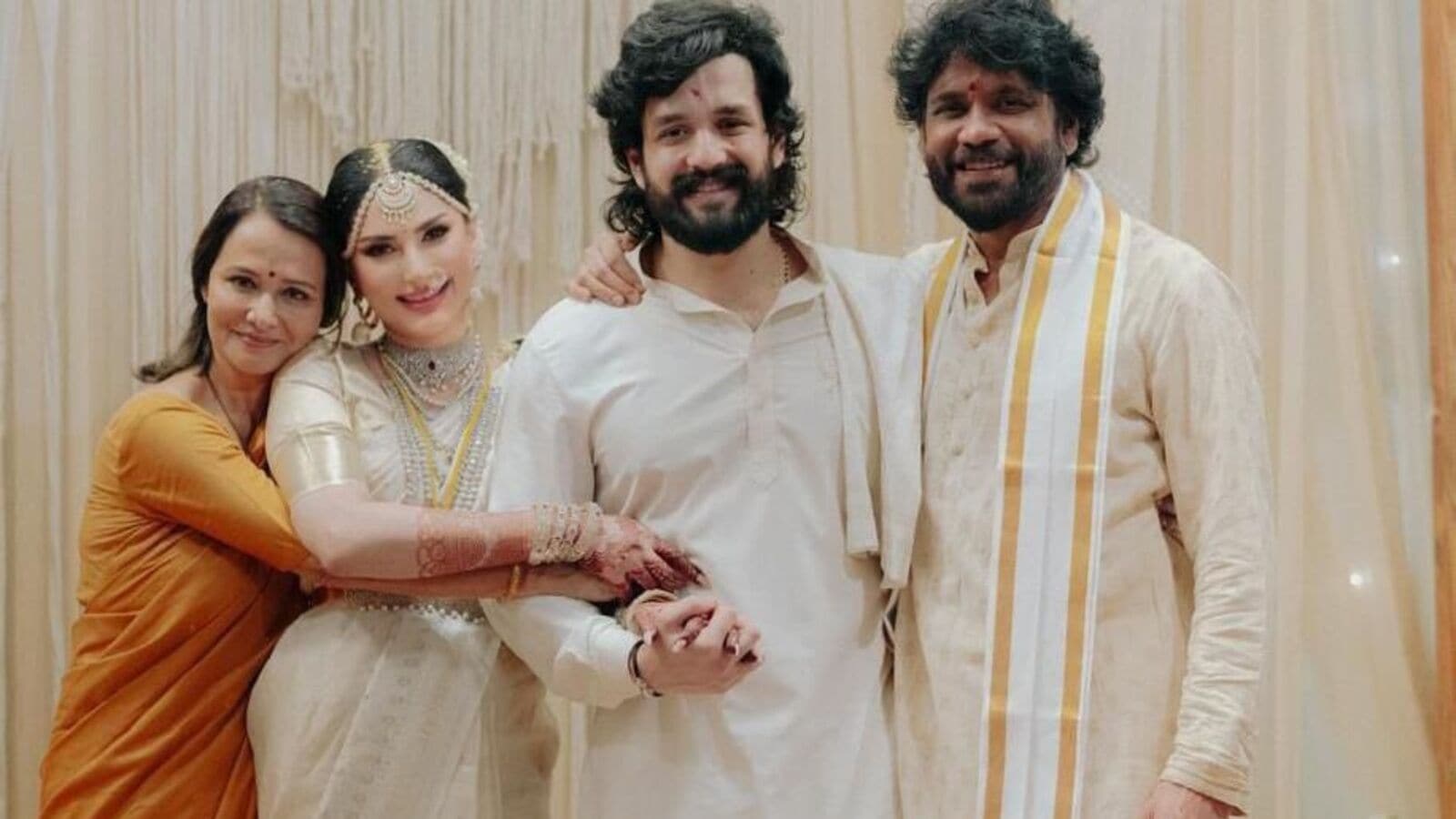 అఖిల్ అక్కినేని పెళ్లి ఫొటోలు షేర్ చేసిన నాగార్జున.. అంతులేని ఆనందంలో అమల