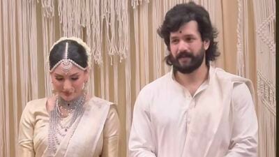 <p>అఖిల్, జైనాబ్ రెండేళ్లుగా ప్రేమించుకున్నారు. ఇప్పుడు మూడు ముళ్లతో ఒక్కటయ్యారు. పారిశ్రామిక వేత్త జుల్ఫి రవ్జీ తనయ జైనాబ్. ఆమె పెయింటింగ్ ఆర్టిస్ట్. సోషల్ మీడియా ఇన్ ఫ్లుయెన్సర్ గా ఫేమస్ అయ్యారు. </p> (x) <p>అఖిల్, జైనాబ్ రెండేళ్లుగా ప్రేమించుకున్నారు. ఇప్పుడు మూడు ముళ్లతో ఒక్కటయ్యారు. పారిశ్రామిక వేత్త జుల్ఫి రవ్జీ తనయ జైనాబ్. ఆమె పెయింటింగ్ ఆర్టిస్ట్. సోషల్ మీడియా ఇన్ ఫ్లుయెన్సర్ గా ఫేమస్ అయ్యారు. </p> (x)