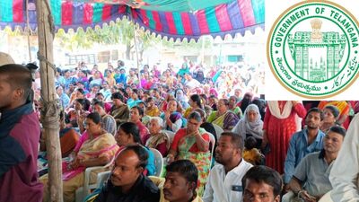 <p>బాధిత కుటుంబాలకు ప్రభుత్వం నుంచే నేరుగా రూ.10 లక్షల పరిహారం అందజేయాలని సర్కార్ తాజాగా నిర్ణయించింది. బీమా పాలసీ లేకున్నా డబ్బులను అందజేయాలని కేబినెట్ భేటీలో నిర్ణయం తీసుకుంది.</p> <p>బాధిత కుటుంబాలకు ప్రభుత్వం నుంచే నేరుగా రూ.10 లక్షల పరిహారం అందజేయాలని సర్కార్ తాజాగా నిర్ణయించింది. బీమా పాలసీ లేకున్నా డబ్బులను అందజేయాలని కేబినెట్ భేటీలో నిర్ణయం తీసుకుంది.</p>