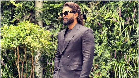 అల్లు అర్జున్ - ఈ విషయంలో అల్లు అర్జున్ టాప్ లో ఉన్నాడు. అతని దగ్గర అత్యంత విలాసవంతమైన, ఖరీదైన వ్యానిటీ వ్యాన్ ఉంది. ఐకాన్ స్టార్ వ్యానిటీ వ్యాన్ విలువ రూ.7 కోట్లు ఉంటుందని సమాచారం.