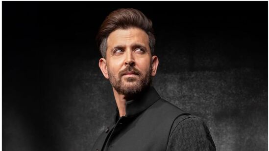 హృతిక్ రోషన్ వ్యానిటీ వ్యాన్ పొడవు 12 మీటర్లు కాగా దీని ఖరీదు రూ.3 కోట్లు.
