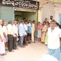 <p>తెలంగాణలోని రేషన్‌ దుకాణాల వద్ద లబ్ధిదారులు బారులు తీరుతున్నారు. ఒకేసారి మూడు నెలల కోటా బియ్యం ఇస్తుండటంతో పోటెత్తున్నారు. </p>