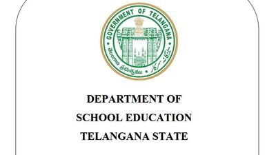 <div><p>ఉపాధ్యాయ అర్హత పరీక్ష(టెట్) పరీక్షల నిర్వహణకు తెలంగాణ విద్యాశాఖ సిద్ధమవుతోంది.</p><p>విద్యాశాఖ నిర్ణయంచిన షెడ్యూల్ ప్రకారం… జూన్ 18 నుంచి పరీక్షలు ప్రారంభమవుతాయి. అన్ని సబ్జెక్టుల పరీక్షలు జూన్ 30వ తేదీ నాటికి ముగుస్తాయి. నిజానికి జూన్ 15 నుంచే పరీక్షలు ప్రారంభం కావాల్సిన ఉన్నప్పటికీ…. విద్యాశాఖ తాజాగా మార్పులు చేసింది. 15 నుంచి కాకుండా 18వ తేదీ నుంచి నిర్వహించనున్నట్లు ప్రకటించింది. </p></div> <div><p>ఉపాధ్యాయ అర్హత పరీక్ష(టెట్) పరీక్షల నిర్వహణకు తెలంగాణ విద్యాశాఖ సిద్ధమవుతోంది.</p><p>విద్యాశాఖ నిర్ణయంచిన షెడ్యూల్ ప్రకారం… జూన్ 18 నుంచి పరీక్షలు ప్రారంభమవుతాయి. అన్ని సబ్జెక్టుల పరీక్షలు జూన్ 30వ తేదీ నాటికి ముగుస్తాయి. నిజానికి జూన్ 15 నుంచే పరీక్షలు ప్రారంభం కావాల్సిన ఉన్నప్పటికీ…. విద్యాశాఖ తాజాగా మార్పులు చేసింది. 15 నుంచి కాకుండా 18వ తేదీ నుంచి నిర్వహించనున్నట్లు ప్రకటించింది. </p></div>