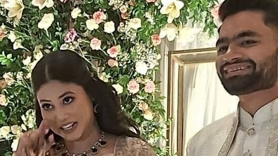 టీమిండియా టీ20 టీమ్, కేకేఆర్ తరఫున ఆడుతున్న రింకూ.. ఓ ఎంపీని పెళ్లి చేసుకోబోతుండటం విశేషం. ఈ ఏడాది నవంబర్ 18న వారణాసిలోని తాజ్ హోటల్లో రింకూ, ప్రియా వివాహం జరగనుంది.