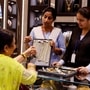 ముంబైలోని ఒక బంగారు ఆభరణాల స్టోర్​లో ఇలా..