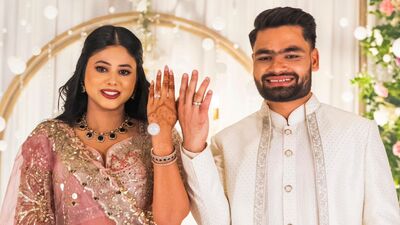 <p>ప్రియా సరోజ్ తండ్రి తుఫాని సరోజ్ మూడు సార్లు ఎంపీగా పనిచేశారు. ప్రస్తుతం ఎమ్మెల్యేగా ఉన్నారు. 25 ఏళ్లకే ఎంపీగా గెలిచిన ప్రియా సరోజ్.. లోక్ సభకు ఎన్నికైన రెండో అత్యంత పిన్నవయస్సు క్యాండిడేట్ గా నిలిచారు. </p> (@yadavakhilesh)
