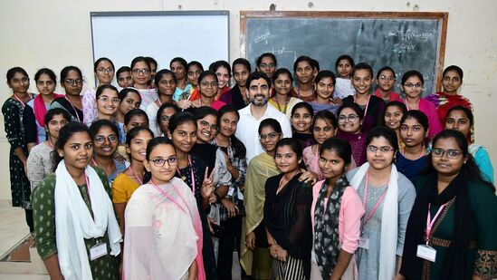 ప్రభుత్వం త్వరలోనే అర్హుల జాబితాను సచివాలయాలలో ప్రదర్శించనుంది.  ఈ స్కీమ్ కు సంబంధించి ఏ క్షణమైనా అధికారికంగా ప్రకటన వెలువడే అవకాశం ఉంది. 
