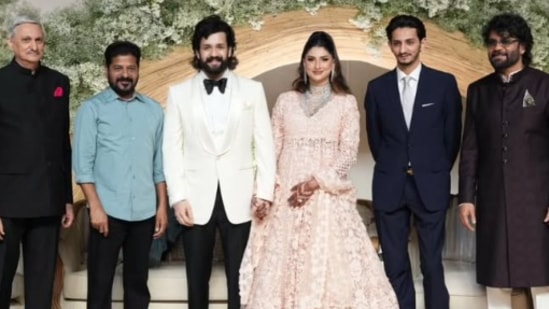 తెలంగాణ ముఖ్యమంత్రి రేవంత్ రెడ్డి కూడా అఖిల్, జైనాబ్ రిసెప్షన్ కు అటెండ్ అయ్యారు. సీఎంను నాగార్జున సాదారంగా ఆహ్వానించారు. 