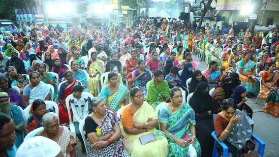 ఈకైవైసీ ప్రక్రియ తప్పకుండా పూర్తి చేసుకోవాలని అధికారులు స్పష్టం చేస్తున్నారు. లేకుండా డబ్బుల చెల్లింపు ప్రక్రియలో ఇబ్బందులు తలెత్తుతాయని అంటున్నారు.  ఇక బ్యాంక్ ఖాతా యాక్టివ్‌గా ఉండాలని స్పష్టం చేస్తున్నారు. అంతేకాకుండా NPCIతో లింక్ చేయబడి ఉండాలని చెబుతున్నారు. ఈ మూడు సక్రమంగా ఉంటే ఎలాంటి ఇబ్బందులు రాకుండా డబ్బులు జమవుతాయని చెబుతున్నారు. 