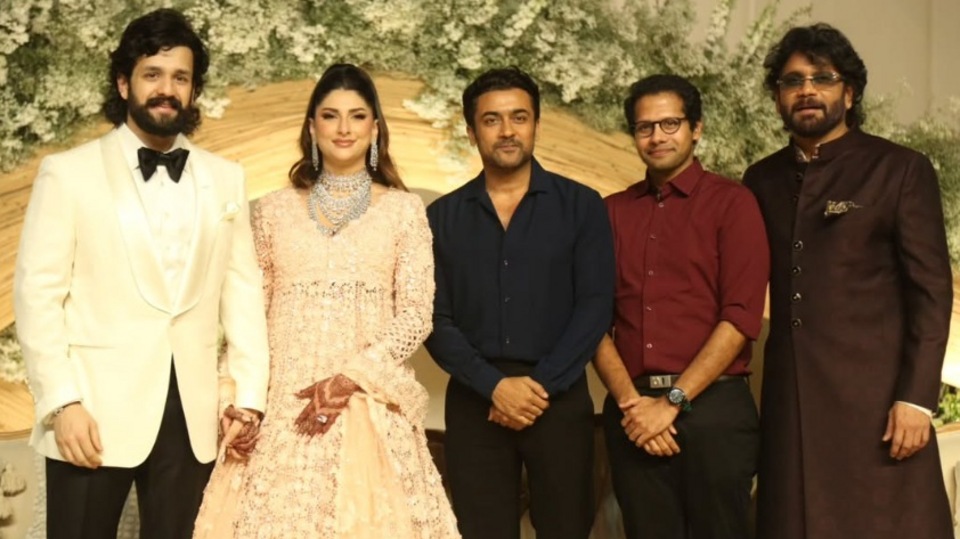 <p>తమిళ్ స్టార్ హీరో సూర్య ఈ ఈవెంట్ కు స్పెషల్ అట్రాక్షన్ గా నిలిచారు. రీసెంట్ గా రెట్రో మూవీతో సూర్య బ్లాక్ బస్టర్ కొట్టారు. </p>(instagram-annapurnastudios)