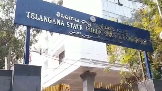 ఇటీవలనే షెడ్యూల్ ప్రకటించిన టీజీపీఎస్సీ… పలు కారణాల రీత్యా గ్రూప్ 3 వెరిఫికేషన్ ప్రక్రియను వాయిదా వేయాలని నిర్ణయించింది. ముఖ్యంగా గ్రూప్‌-2 పోస్టుల తుది నియామక ప్రక్రియ నేపథ్యంలోనే దీన్ని వాయిదా వేసింది.