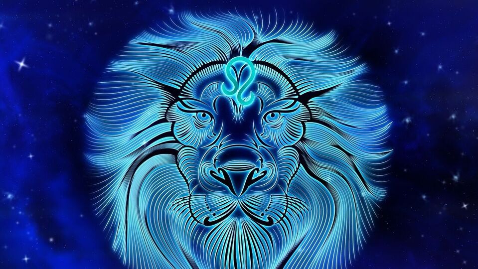 <p>సింహ రాశి వారికి సూర్య సంచారం ప్రయోజనకరంగా ఉంటుంది. ఈ రాశి స్థానికులు అనేక రంగాలలో అనుకూలమైన ప్రభావాలను చూస్తారు. ఈ రాశి స్థానికులు విదేశాలకు ప్రయాణించే అవకాశాన్ని పొందవచ్చు. విదేశాలలో చదువుకోవాలనుకునే విద్యార్థులు విజయం సాధించవచ్చు. ఉన్నత విద్య కల నెరవేరుతుంది. ఆధ్యాత్మికత పట్ల మొగ్గు ఉంటుంది. ఆరోగ్యం బాగుంటుంది. ప్రభుత్వం, పరిపాలనకు సంబంధించిన విషయాలలో విజయం సాధించవచ్చు.</p>