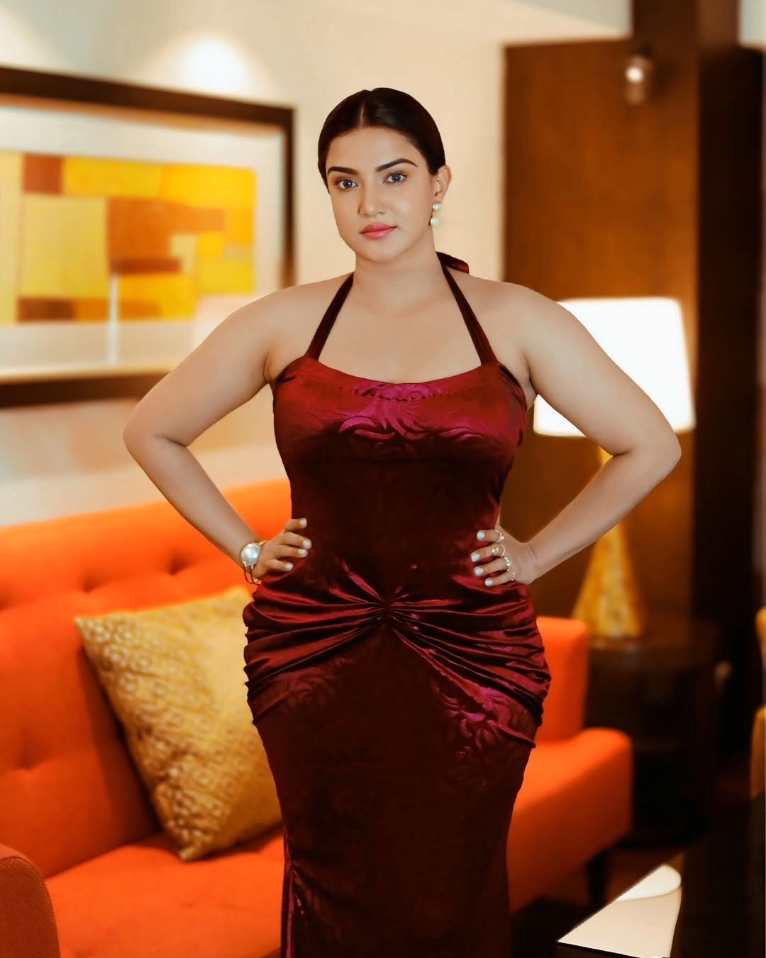 హనీ రోజ్ క్యూట్ గా ఉందంటూ నెటిజన్లు కామెంట్ పెడుతున్నారు. లవ్, కిస్, ఫైర్ ఎమోజీలతో రియాక్టవుతున్నారు. 