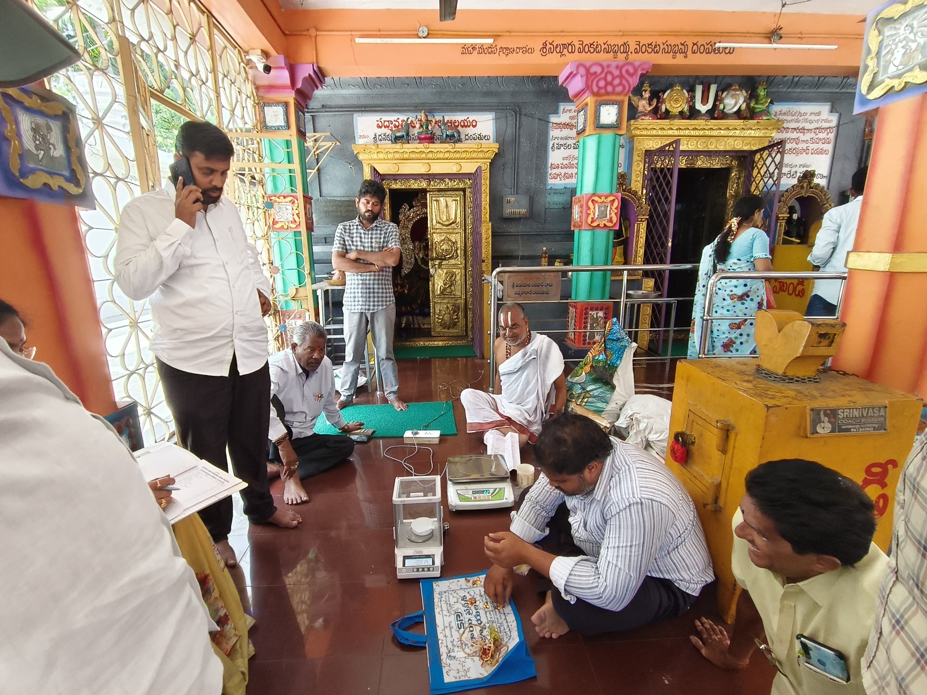 Owner jewelry officer