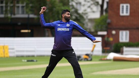 ఇంగ్లాండ్ సిరీస్ తో ఇండియా తన నాలుగో వరల్ట్ టెస్టు ఛాంపియన్షిప్ వేట ప్రారంభించనుంది. ప్రస్తుతం లార్డ్స్ వేదికగా మూడో ప్రపంచ టెస్టు ఛాంపియన్షిప్ ఫైనల్ జరుగుతోంది. ఒక దశలో ఆ మ్యాచ్ రేసులో ఉన్న భారత్ వరుసగా రెండు సిరీస్ లు కోల్పోయి ఆ అవకాశాన్ని కోల్పోయింది.