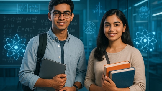 ఫిజిక్స్, మ్యాథమెటిక్స్ లో రీసెర్చ్ - లోతైన అవగాహన, థియరీపై ఆసక్తి ఉంటే ఈ ఫిజిక్స్ లేదా మ్యాథ్స్ లో డిగ్రీ చేసి, అనంతరం ఆయా రంగాల్లో మరింత రీసెర్చ్ చేయవచ్చు. తద్వారా ఇస్రో, డీఆర్డీవో, బార్క్ వంటి సంస్థల్లో సైంటిస్ట్ అయ్యే అవకాశం లభిస్తుంది. వీటితో పాటు ఇంటర్నేషనల్ రీసెర్చ్ గ్రాంట్స్, పీహెచ్డీ ఫెలోషిప్లు కూడా లభిస్తాయి.