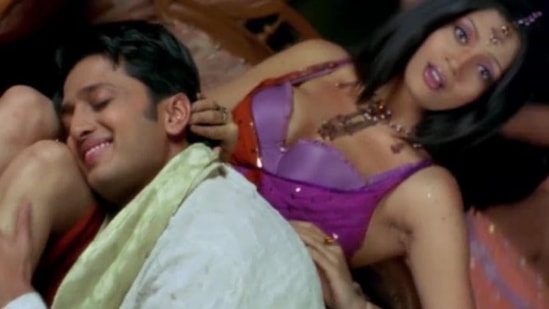 ఈ చిత్రానికి గాను రితేష్ దేశ్ ముఖ్ ఉత్తమ నటుడిగా జీ సినీ అవార్డు అందుకున్నారు. బ్రేక్ త్రూ పెర్ఫార్మెన్స్ కు గాను రితేష్ దేశ్ ముఖ్ కు స్టార్ డస్ట్ అవార్డు కూడా లభించింది. 
