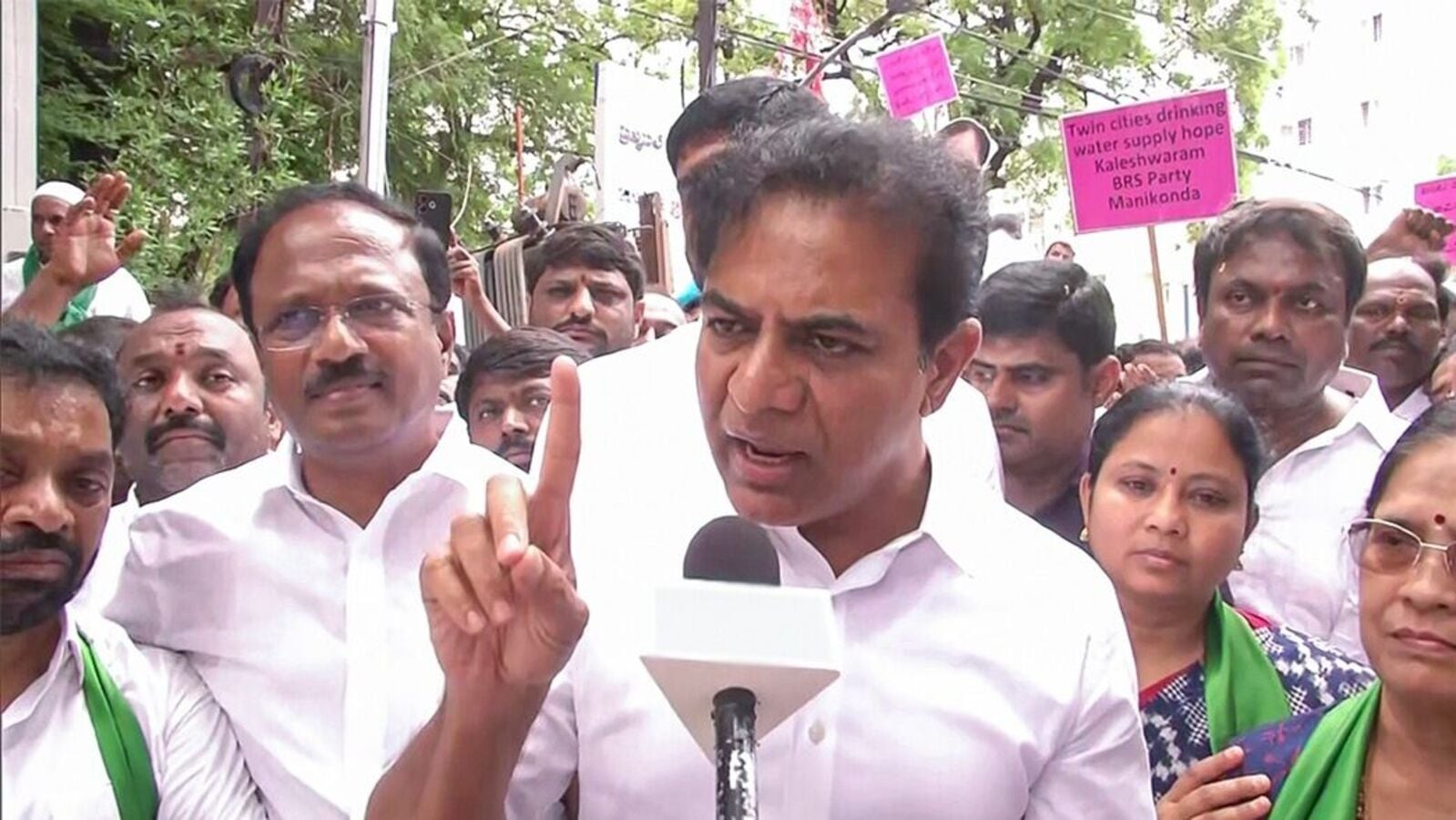 ఫార్ములా ఈ రేసు కేసు: తెలంగాణ ఏసీబీ ముందు హాజరైన బీఆర్ఎస్ నేత కేటీఆర్