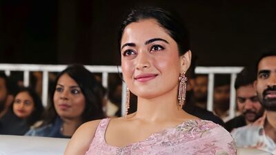 <p>నాగార్జున, ధనుష్, రష్మిక మందన్న లీడ్ రోల్స్ ప్లే చేసిన కుబేర మూవీ జూన్ 20న థియేటర్లలో రిలీజ్ కాబోతోంది. ఈ సినిమాకు శేఖర్ కమ్ముల డైరెక్టర్. </p> (x)