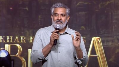 తను నమ్మిన సిద్ధాంతానికి ఇంచ్ కూడా పక్కకు జరగరు.. మేము పూర్తిగా అపోజిట్.. మరో దర్శకుడిపై రాజమౌళి కామెంట్స్