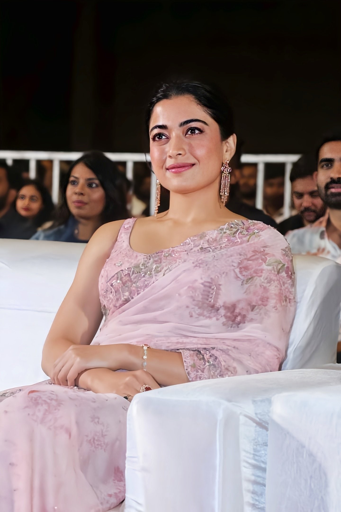 నాగార్జున, ధనుష్, రష్మిక మందన్న లీడ్ రోల్స్ ప్లే చేసిన కుబేర మూవీ జూన్ 20న థియేటర్లలో రిలీజ్ కాబోతోంది. ఈ సినిమాకు శేఖర్ కమ్ముల డైరెక్టర్. 