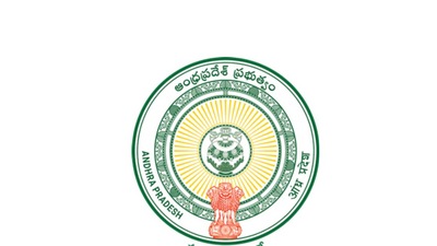 <p>ఇలాంటి పరిస్థితుల నేపథ్యంలో ఏపీ ప్రభుత్వం కీలక నిర్ణయం తీసుకుంది.  అర్హులు అంతా ఈకేవైసీ కోసం రైతు సేవా కేంద్రాల(RSK)కు వెళ్లాల్సిన అవసరం లేదని స్పష్టం చేసింది.</p><p> అర్హులైన 45.65 లక్షల మంది రైతుల్లో 44.19 లక్షల మంది వివరాలు ఆటో అప్డేట్ చేసినట్లు వెల్లడించింది.</p><p> </p> 