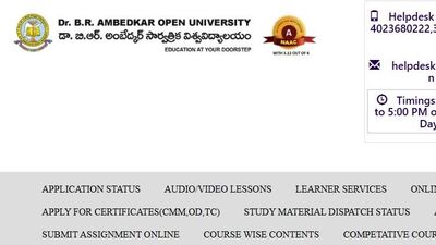 <p>డిగ్రీ ప్రవేశాలకు ఇంటర్ విద్యను పూర్తి చేసి ఉండాలి. పోస్ట్ గ్రాడ్యూయేషన్ కోర్సుల్లో MA, MSc, Mcom ఉన్నాయి. ఈ కోర్సుల్లో చేరాలంటే గ్రాడ్యూయేషన్ పూర్తి చేసి ఉండాలి. ఇవి కూడా తెలుగు, ఇంగ్లీష్ మీడియాల్లో ఉన్నాయి. ఇక లైబ్రేరియన్ సైన్స్ తో పాటు పలు రకాల డిప్లోమా కోర్సులు కూడా యూనివర్శిటీ ఆఫర్ చేస్తోంది.</p> <p>డిగ్రీ ప్రవేశాలకు ఇంటర్ విద్యను పూర్తి చేసి ఉండాలి. పోస్ట్ గ్రాడ్యూయేషన్ కోర్సుల్లో MA, MSc, Mcom ఉన్నాయి. ఈ కోర్సుల్లో చేరాలంటే గ్రాడ్యూయేషన్ పూర్తి చేసి ఉండాలి. ఇవి కూడా తెలుగు, ఇంగ్లీష్ మీడియాల్లో ఉన్నాయి. ఇక లైబ్రేరియన్ సైన్స్ తో పాటు పలు రకాల డిప్లోమా కోర్సులు కూడా యూనివర్శిటీ ఆఫర్ చేస్తోంది.</p>