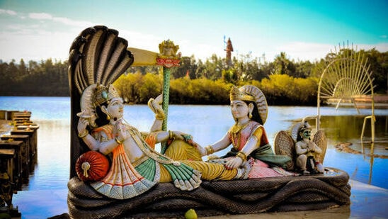 అదే సమయంలో ఈ రోజున కొన్ని నియమాలను ఖచ్చితంగా పాటించడం అవసరం. ఈ నియమాలను విస్మరిస్తే, పూర్తయిన పుణ్యాల ప్రభావం తొలగిపోతుంది. జీవితంలో ఇబ్బందులు రావడం ప్రారంభమవుతుంది. కొన్ని పనులను నివారించడం చాలా ముఖ్యం. ఆషాఢ మాసంలోని కృష్ణ పక్ష ఏకాదశి జూన్ 21వ తేదీ ఉదయం 7:18 గంటలకు ప్రారంభమై జూన్ 22వ తేదీ ఉదయం 4:27 గంటలకు ముగుస్తుంది. ఉదయతిథి ప్రకారం, యోగిని ఏకాదశి వ్రతం జూన్ 21వ తేదీన రోజునే ఆచరిస్తారు.