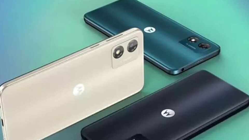 <p>మోటోరోలా ఈ13 : 4 జీబీ ర్యామ్ ప్లస్ 64 జీబీ స్టోరేజ్ వేరియంట్ ధర ఫ్లిప్‌కార్ట్‌లో రూ.6,999. ఈ ఫోన్‌లో 6.5 అంగుళాల డిస్ ప్లేను అందించనున్నారు. 13 మెగాపిక్సెల్ మెయిన్ కెమెరా, 5000 ఎంఏహెచ్ బ్యాటరీని అందిస్తోంది.</p>