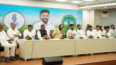 బనకచర్ల ప్రాజెక్ట్ పై సీఎం రేవంత్ బనకచర్ల ప్రాజెక్ట్ పై సీఎం రేవంత్