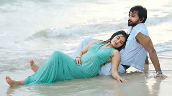 బిగ్ బాస్ తెలుగు 7 బ్యూటీ ప్రియాంక జైన్ తన బాయ్ ఫ్రెండ్ శివకుమార్ కలిసి టైమ్ ఎంజాయ్ చేస్తోంది. అండమాన్ నికోబార్ దీవుల్లో ఈ జోడీ వెకేషన్ టైమ్ గడుపుతోంది. 