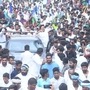 <p>"గ్రామంలో కనిపిస్తున్న అన్యాయాల్లో పోలీసులు భాగస్వాములైతే చంద్రబాబుతో పాటు వారినీ బోనెక్కిస్తామని హెచ్చరిస్తున్నాను” అని జగన్ కామెంట్స్ చేశారు.</p>
