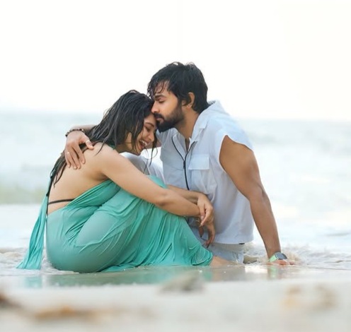 చాలా కాలం నుంచి ప్రియాక జైన్, శివకుమార్ డేటింగ్ చేస్తున్నారు. వీళ్లు రిలేషన్ లో ఉన్నారు. బిగ్ బాస్ 7 సందర్భంగా వీళ్ల రిలేషన్ షిప్ వెలుగులోకి వచ్చింది. వీళ్లు త్వరలోనే పెళ్లి చేసుకునే అవకాశముంది. 