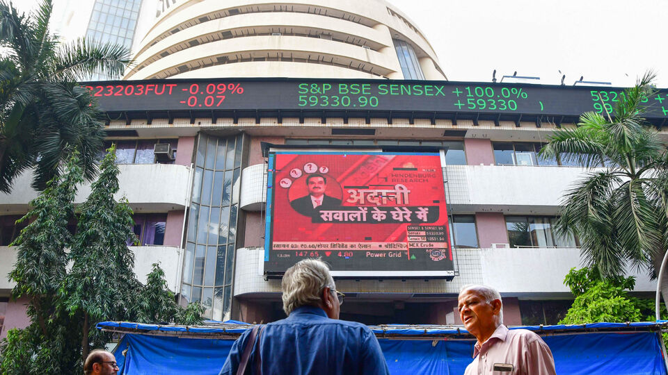 <p>గమనిక- ఇది సమాచారం కోసం రూపొందించిన కథనం మాత్రమే. హిందుస్థాన్​ టైమ్స్​ తెలుగుకు ఎలాంటి సంబంధం లేదు. ఏదైనా స్టాక్​లో ఇన్వెస్ట్​ చేసే ముందు సెబీ రిజిస్టర్డ్​ ఫైనాన్షియల్​ అడ్వైజర్​ని సంప్రదించడం శ్రేయస్కరం.</p>