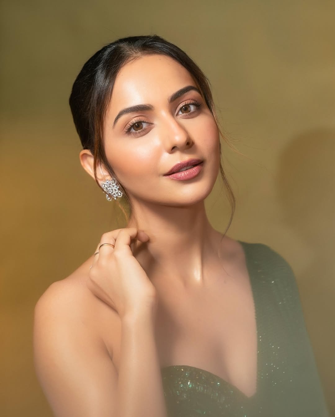 రకుల్ ప్రీత్ సింగ్ ‘మేరే హస్బెండ్ కీ బీవీ’ సినిమాలో చివరగా కనిపించింది. ఆమె ఇండియన్ 3, దే దే ప్యార్ దే 2 సినిమాల్లో నటిస్తోంది. 