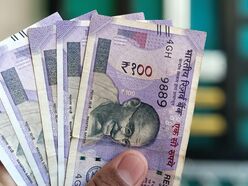 <p>వృద్ధులు, దివ్యాంగులు, వితంతువులకు ఇచ్చే నెలవారీ పింఛనను రూ. 400 నుంచి రూ. 1,110కి పెంచుతున్నట్టు నితీశ్​ కుమార్​ ప్రకటించారు.</p>