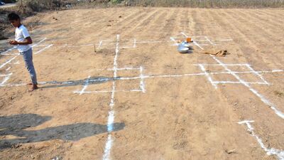 <p>అర్హులను గుర్తించినప్పటికీ… లాటరీ విధానంలో ఇళ్లను కేటాయించే విషయంపై సర్కార్ ఆలోచన చేస్తున్నట్లు తెలుస్తోంది. దీనిపై మరికొన్ని రోజుల్లోనే అధికారిక ప్రకటన వెలువడే అవకాశం ఉంది. </p> 