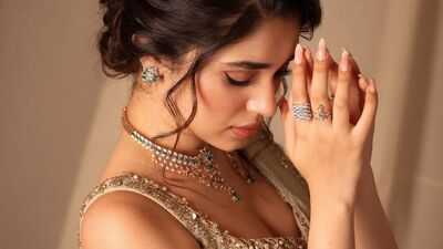 <p>సూపర్ 30 అనే హిందీ సినిమాతో కృతి శెట్టి తెరంగేట్రం చేసింది. ఆ తర్వాత తెలుగు, తమిళం, మలయాళం భాషల్లో వరుసగా సినిమాలు చేస్తోంది. తెలుగులో శ్యామ్ సింగరాయ్, బంగార్రాజు, మాచర్ల నియోజకవర్గం, ది వారియర్, కస్టడీ, మనమే లాంటి సినిమాలు చేసింది. </p> (instagram-krithi.shetty_official) <p>సూపర్ 30 అనే హిందీ సినిమాతో కృతి శెట్టి తెరంగేట్రం చేసింది. ఆ తర్వాత తెలుగు, తమిళం, మలయాళం భాషల్లో వరుసగా సినిమాలు చేస్తోంది. తెలుగులో శ్యామ్ సింగరాయ్, బంగార్రాజు, మాచర్ల నియోజకవర్గం, ది వారియర్, కస్టడీ, మనమే లాంటి సినిమాలు చేసింది. </p> (instagram-krithi.shetty_official)