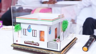 <p> ప్రస్తుతం ఒక్కో నియోజకవర్గానికి మొదటి విడతగా 3,500 గృహాలు మంజూరు చేస్తున్నారు. ఇందిరమ్మ ఇళ్ల స్కీన్ నిరంతర ప్రక్రియ అని ప్రభుత్వం స్పష్టం చేస్తోంది. అర్హులైన వారిని గుర్తించి… ఇళ్లను మంజూరు చేస్తామని చెబుతోంది. </p> 