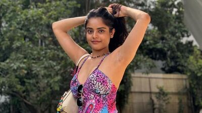 <p>రిద్ధి కుమార్ హీరోయిన్గా తెలుగులో డెబ్యూ ఎంట్రీ ఇచ్చిన సినిమా లవర్. 2018లో వచ్చిన ఈ సినిమాలో రాజ్ తరుణ్ హీరోగా చేశాడు. ఈ సినిమా బాక్సాఫీస్ వద్ద అంతగా ఆడలేదు.<br> </p> (Instagram/Riddhi Kumar) <p>రిద్ధి కుమార్ హీరోయిన్గా తెలుగులో డెబ్యూ ఎంట్రీ ఇచ్చిన సినిమా లవర్. 2018లో వచ్చిన ఈ సినిమాలో రాజ్ తరుణ్ హీరోగా చేశాడు. ఈ సినిమా బాక్సాఫీస్ వద్ద అంతగా ఆడలేదు.<br> </p> (Instagram/Riddhi Kumar)