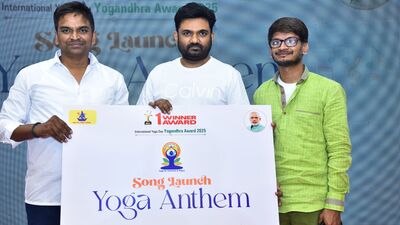 యోగా ఆంథెమ్ సాంగ్ రిలీజ్ చేసిన మారుతి.. మణిశర్మ సంగీతం.. ఏ మతం లేదంటూ ది రాజా సాబ్ డైరెక్టర్ కామెంట్స్ యోగా ఆంథెమ్ సాంగ్ రిలీజ్ చేసిన మారుతి.. మణిశర్మ సంగీతం.. ఏ మతం లేదంటూ ది రాజా సాబ్ డైరెక్టర్ కామెంట్స్