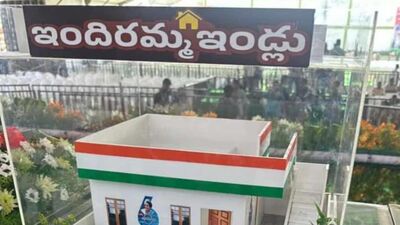 <p>అయితే ఇందిరమ్మ ఇళ్ల స్కీమ్ లో సొంత జాగ ఉన్నవారికి ప్రాధాన్యత ఇస్తున్నారు. మొదటి విడతలో ఎక్కువ మందిని ఈ కేటగిరి కిందనే గుర్తించారు. అయితే ఖాళీ జాగలు లేని వారు ఆందోళన చెందుతన్నారు. తమ విషయంలో ప్రభుత్వం ఆలోచించి… ఇళ్ల నిర్మించాలని కోరుతున్నారు. </p> 