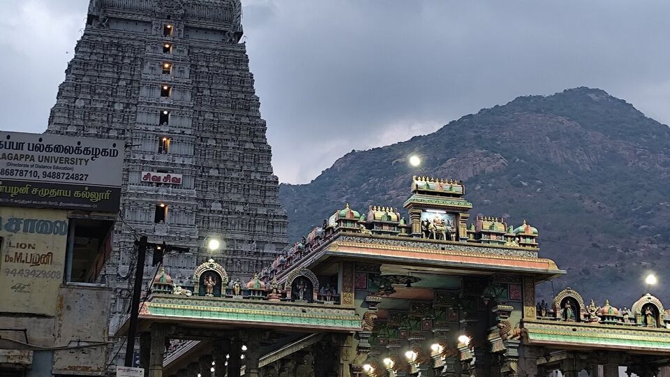 <p>మూడో రోజు బ్రేక్ ఫాస్ట్ తర్వాత…వేలూరుకు వెళ్తారు. శ్రీపురం గోల్డెన్ టెంపుల్ దర్శనం ఉంటుంది. సాయంత్రం 4 తర్వాత హైదరాబాద్ బయల్దేరుతారు. 4వ రోజు ఉదయం 5 గంటలకు హైదరాబాద్ కు చేరుకోవటంతో ఈ టూర్ ప్యాకేేజీ ముగుస్తుంది. </p>(image source Twitter)