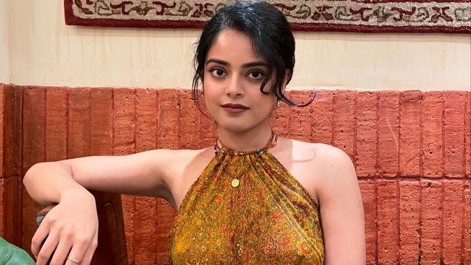 <p>లవర్ తర్వాత అదే 2018 సంవత్సరంలో రిద్ధి కుమార్ హీరోయిన్‌గా చేసిన మరో సినిమా అనగనగా ఓ ప్రేమకథ. ఈ మూవీ కూడా బాక్సాఫీస్ వద్ద వర్కౌట్ కాకపోవడంతో రిద్ది కుమార్‌కు పెద్దగా గుర్తింపు రాలేదు. <br> </p>(Instagram/Riddhi Kumar)