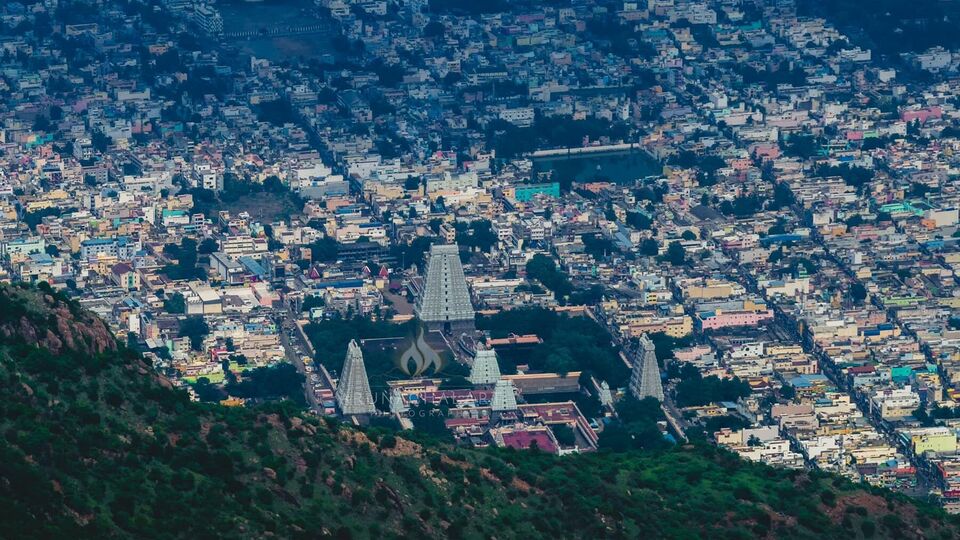 <p><a href="https://tourism.telangana.gov.in/p" target="_blank">https://tourism.telangana.gov.in/p</a> వెబ్ సైట్ లోకి వెళ్లి ఈ టూర్ ప్యాకేజీకి సంబంధించిన పూర్తి వివరాలను తెలుసుకోవచ్చు. </p>(Image Source From Arunachalam Temple FB Page)