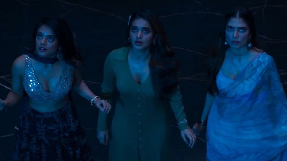 <p>ప్రస్తుతం టాలీవుడ్‌లో ట్రెండింగ్ సినిమాల్లో ది రాజా సాబ్ ఒకటి. కల్కి 2898 ఏడీ తర్వాత ప్రభాస్ నటించిన ది రాజా సాబ్ టీజర్ రిలీజ్ తర్వాత మంచి బజ్ క్రియేట్ చేస్తోంది. వాటిలో ఈ సినిమాలో ముగ్గురు హాట్ హీరోయిన్స్ నటించడమే. <br> </p>