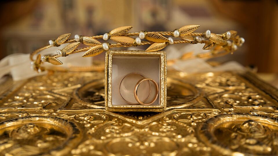 <p>ఇక విశాఖపట్నంలో 10గ్రాముల 22 క్యారెట్ల గోల్డ్​ ధర రూ. 92,697గాను, 24 క్యారెట్ల పసిడి ధర రూ. 1,01,127గాను ఉంది. 100 గ్రాముల సిల్వర్​ రేటు రూ. 12,160 ఉంది.</p>