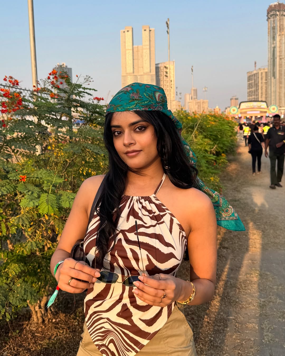 రిద్ధి కుమార్ హాట్ ఫొటోలతోనే కాకుండా క్యూట్ లుక్స్‌తో కూడా అట్రాక్ట్ చేస్తుంటుంది. దీనికి సంబంధించిన ఫొటోలను తన ఇన్‌స్ట్రాగ్రామ్ అకౌంట్‌లో షేర్ చేస్తుంటుంది.